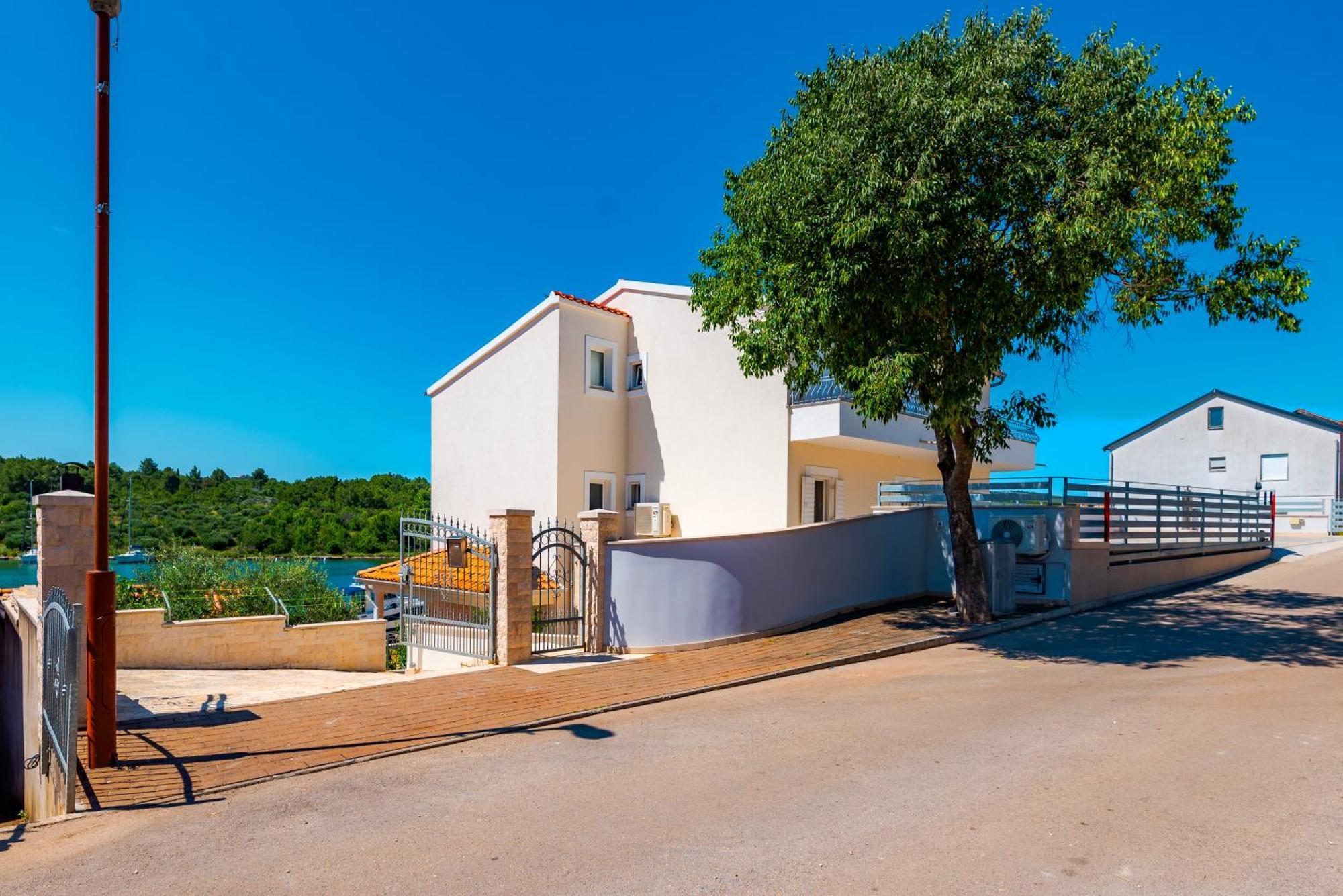 Apartment Bilice Beach Εξωτερικό φωτογραφία