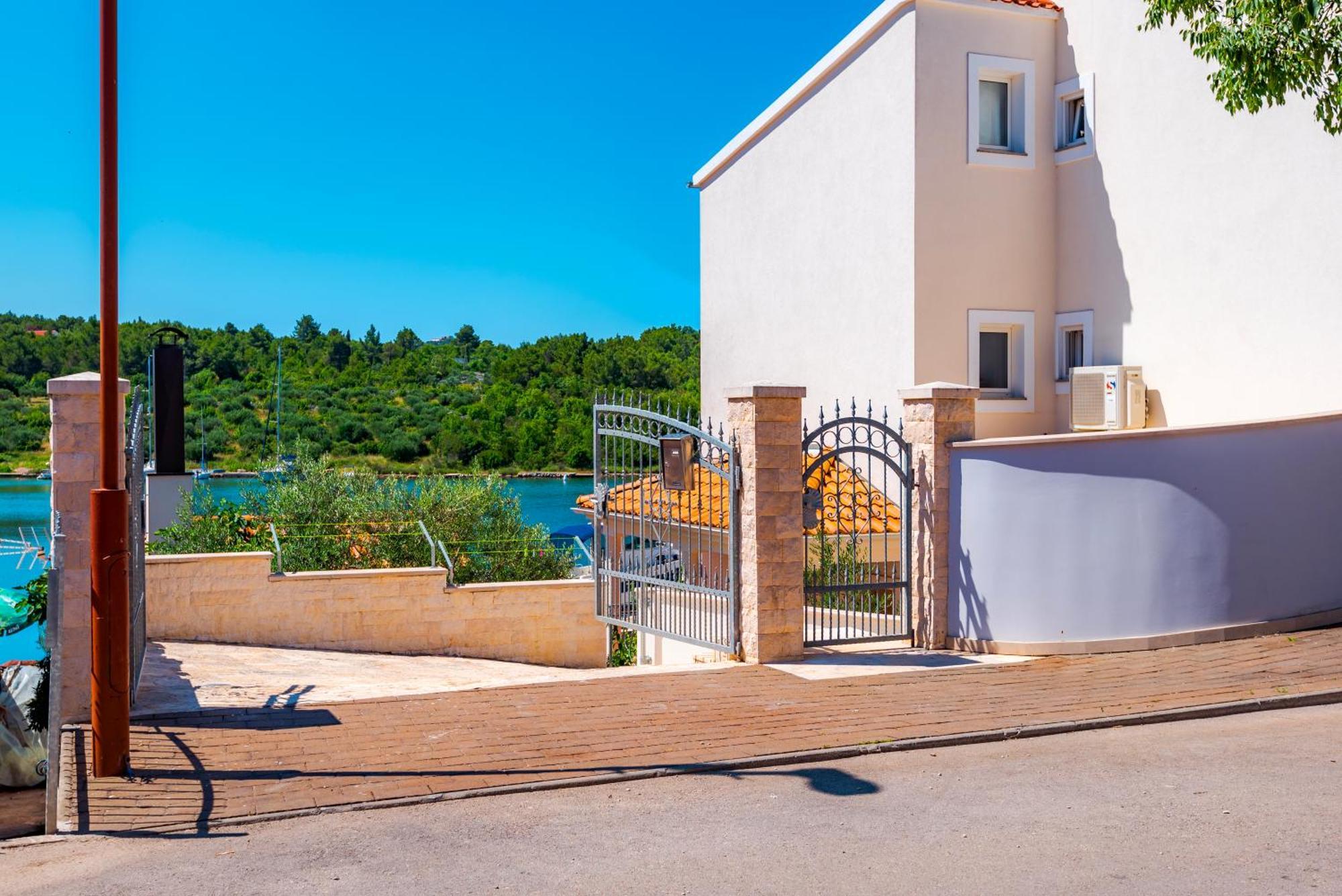 Apartment Bilice Beach Εξωτερικό φωτογραφία